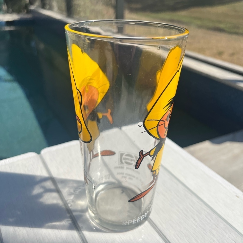 Warner Bros. Speedy Gonzales Yellow and Black Glass - Picture 3 of 8
